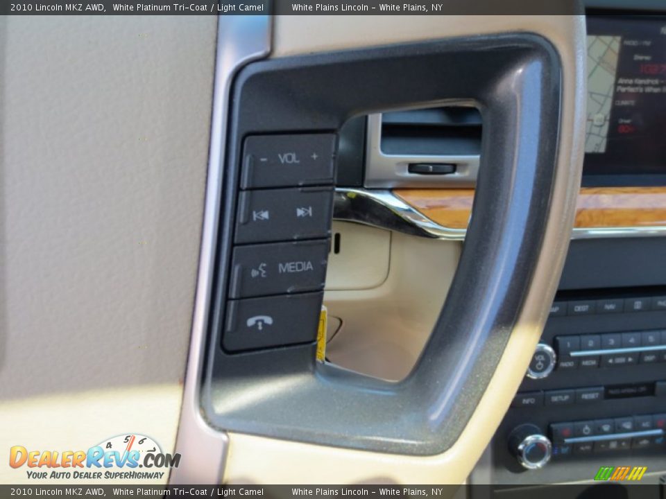 2010 Lincoln MKZ AWD White Platinum Tri-Coat / Light Camel Photo #21
