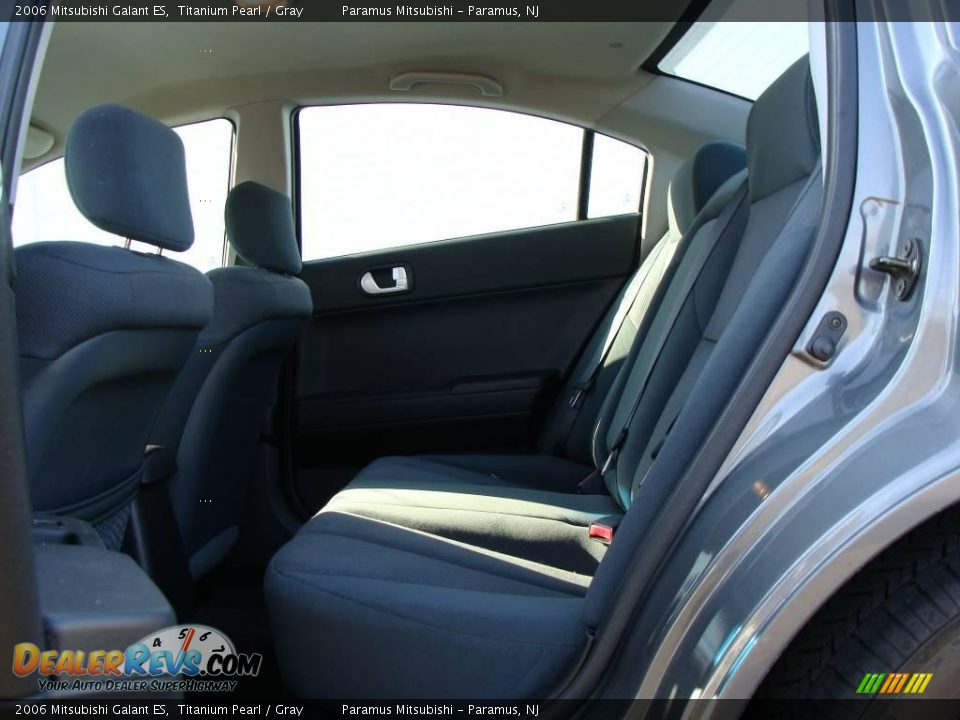2006 Mitsubishi Galant ES Titanium Pearl / Gray Photo #7
