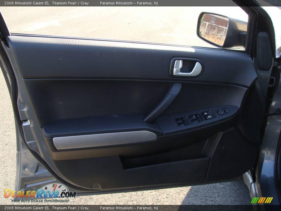2006 Mitsubishi Galant ES Titanium Pearl / Gray Photo #8