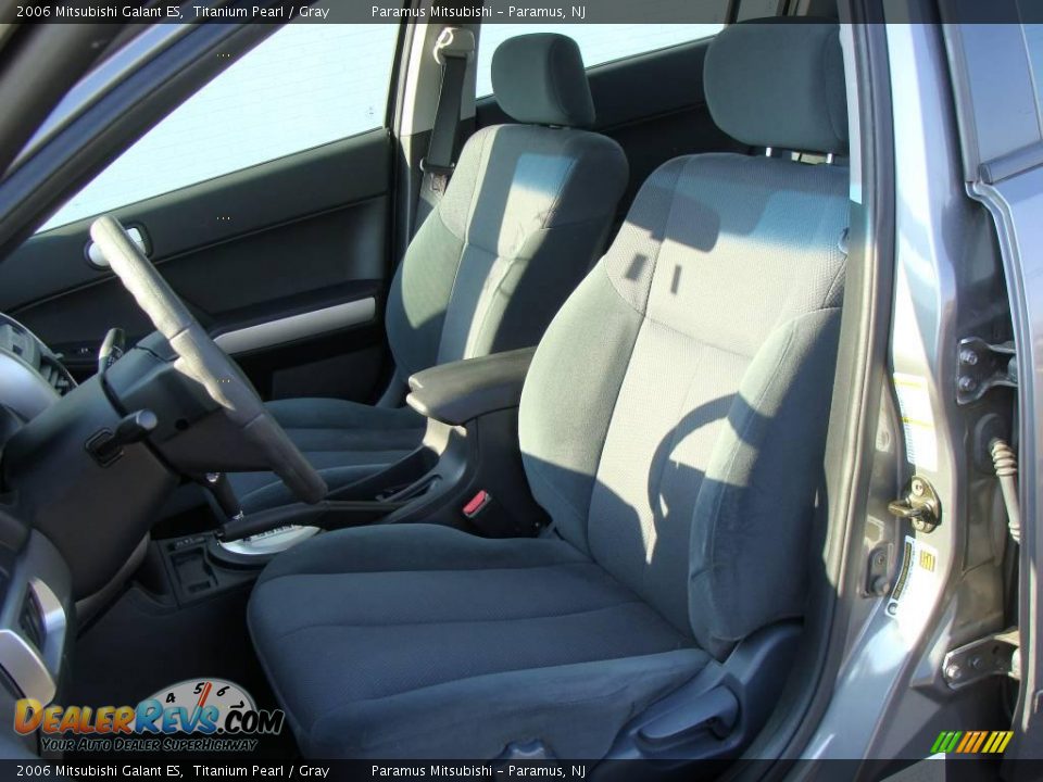 2006 Mitsubishi Galant ES Titanium Pearl / Gray Photo #11