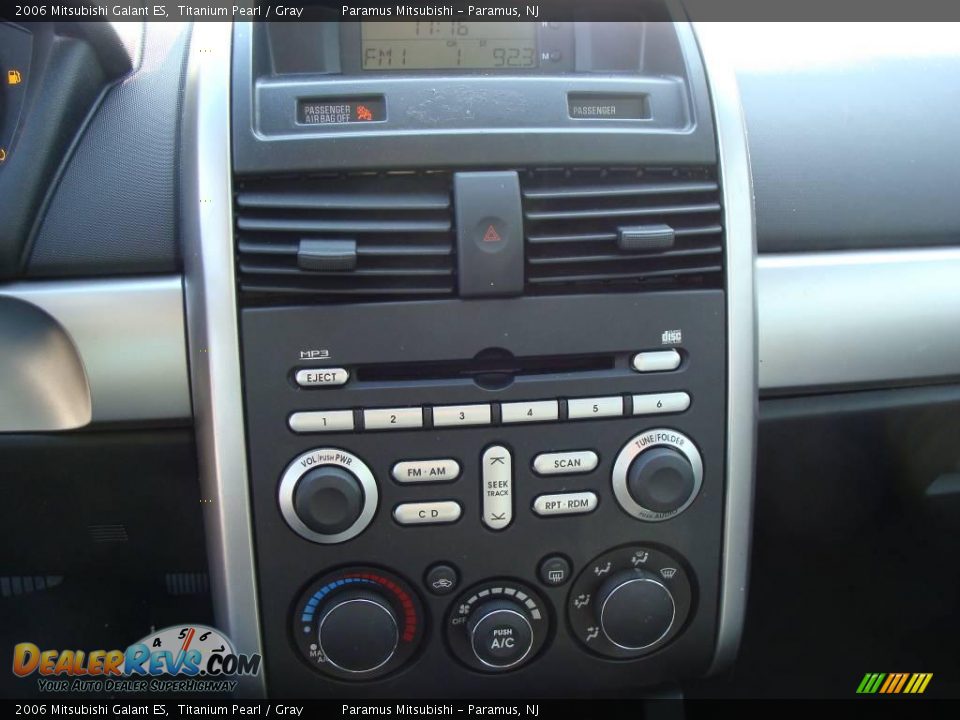 2006 Mitsubishi Galant ES Titanium Pearl / Gray Photo #12