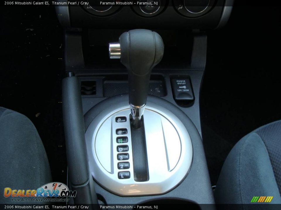 2006 Mitsubishi Galant ES Titanium Pearl / Gray Photo #13