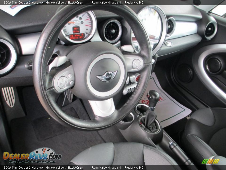 2009 Mini Cooper S Hardtop Mellow Yellow / Black/Grey Photo #10