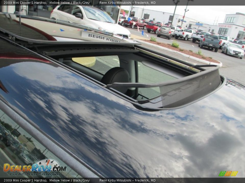 2009 Mini Cooper S Hardtop Mellow Yellow / Black/Grey Photo #15