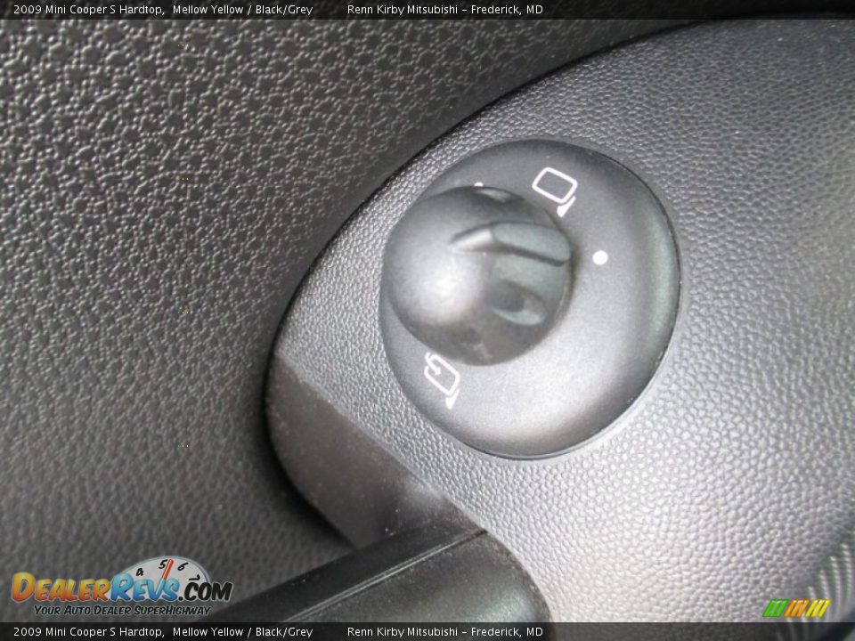 2009 Mini Cooper S Hardtop Mellow Yellow / Black/Grey Photo #17