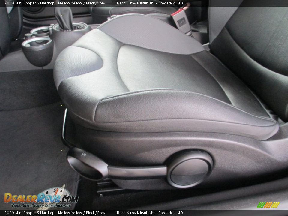 2009 Mini Cooper S Hardtop Mellow Yellow / Black/Grey Photo #18