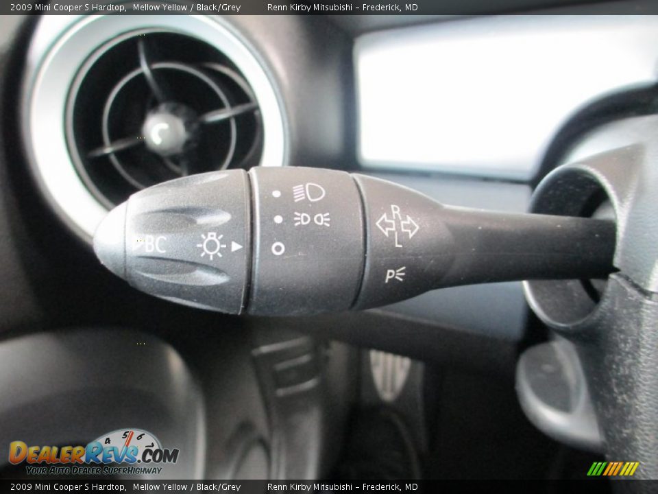 2009 Mini Cooper S Hardtop Mellow Yellow / Black/Grey Photo #22
