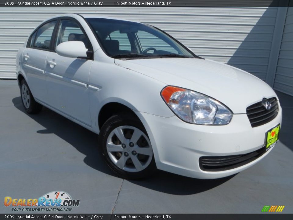 2009 Hyundai Accent GLS 4 Door Nordic White / Gray Photo #2