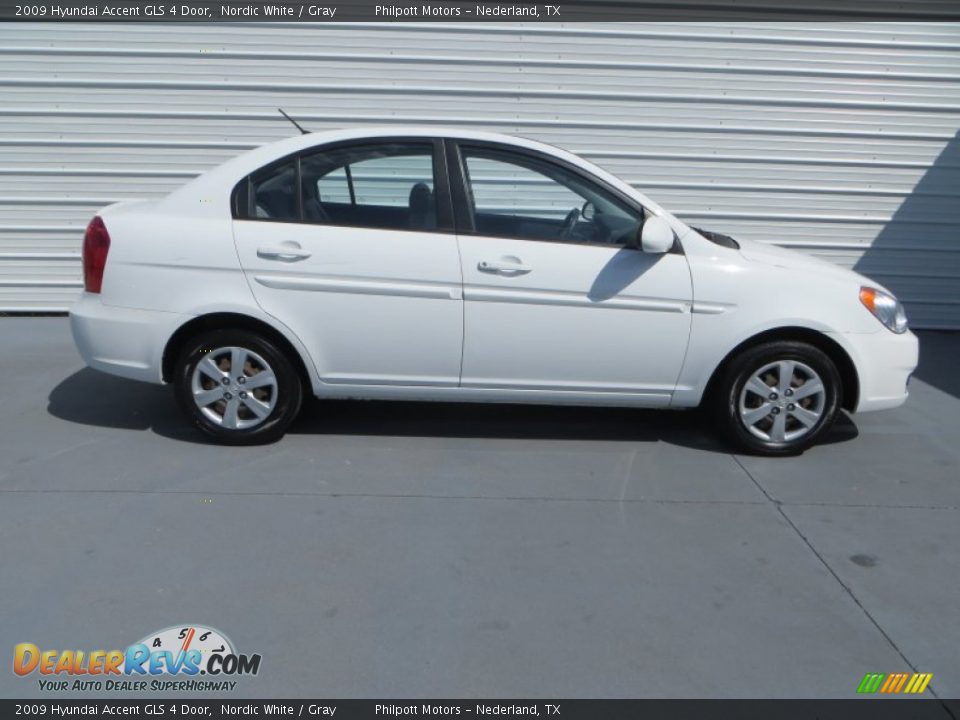 2009 Hyundai Accent GLS 4 Door Nordic White / Gray Photo #3