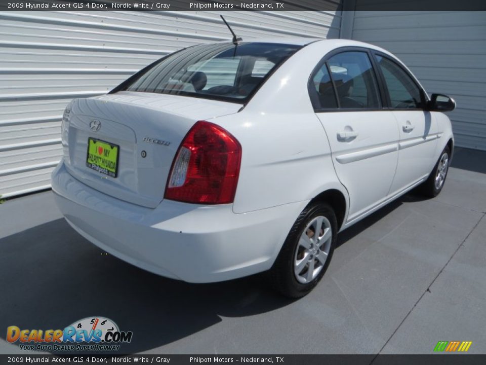 2009 Hyundai Accent GLS 4 Door Nordic White / Gray Photo #4
