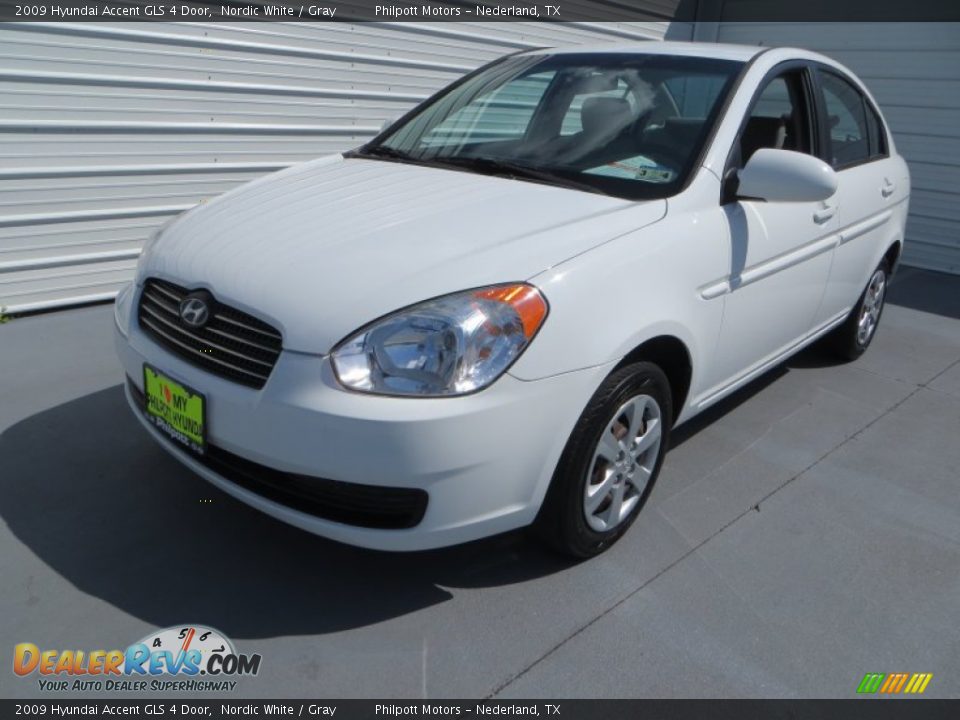 2009 Hyundai Accent GLS 4 Door Nordic White / Gray Photo #7