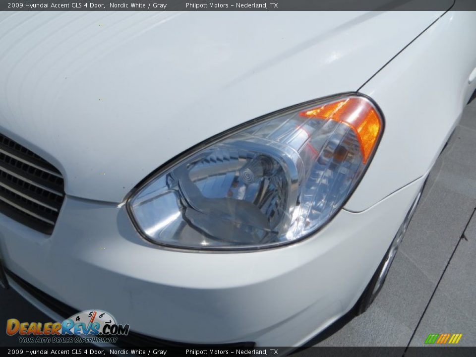 2009 Hyundai Accent GLS 4 Door Nordic White / Gray Photo #9
