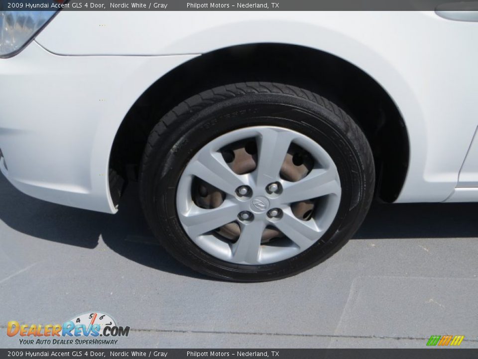 2009 Hyundai Accent GLS 4 Door Nordic White / Gray Photo #10