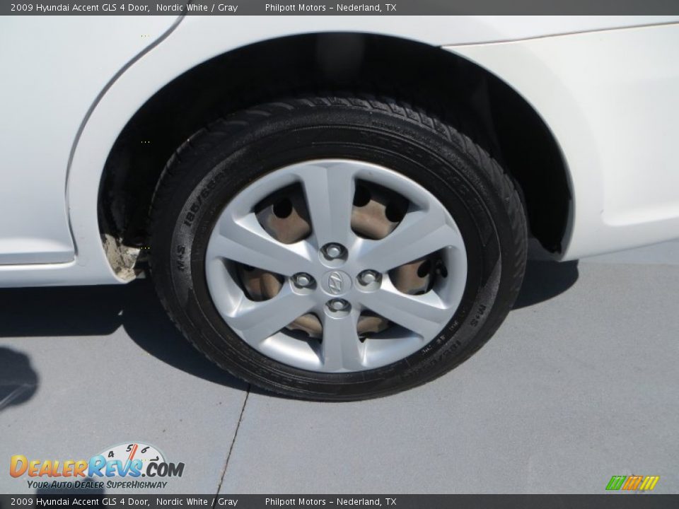 2009 Hyundai Accent GLS 4 Door Nordic White / Gray Photo #11