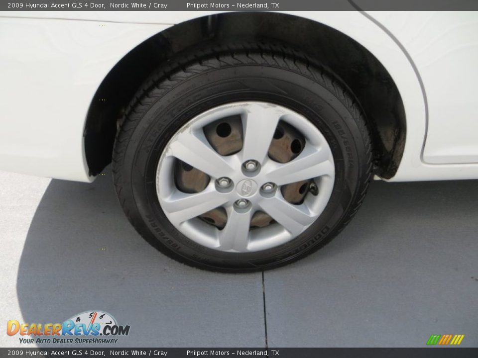 2009 Hyundai Accent GLS 4 Door Nordic White / Gray Photo #12