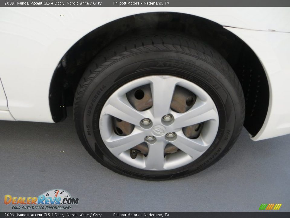 2009 Hyundai Accent GLS 4 Door Nordic White / Gray Photo #13