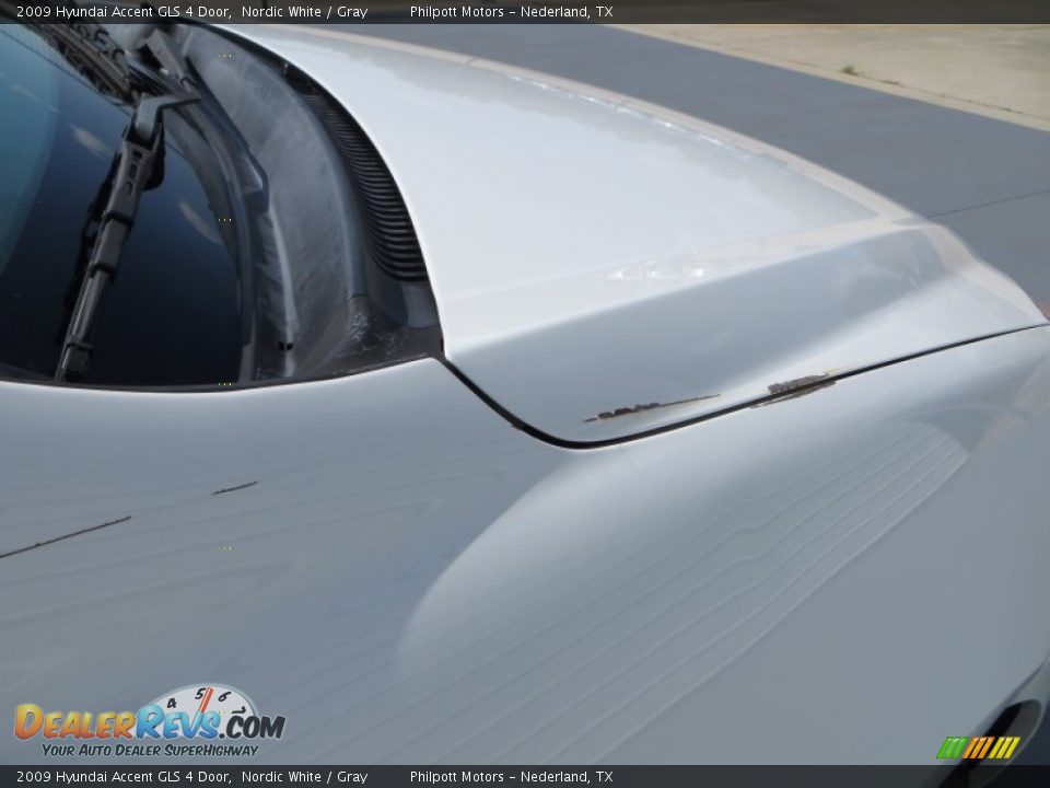 2009 Hyundai Accent GLS 4 Door Nordic White / Gray Photo #15