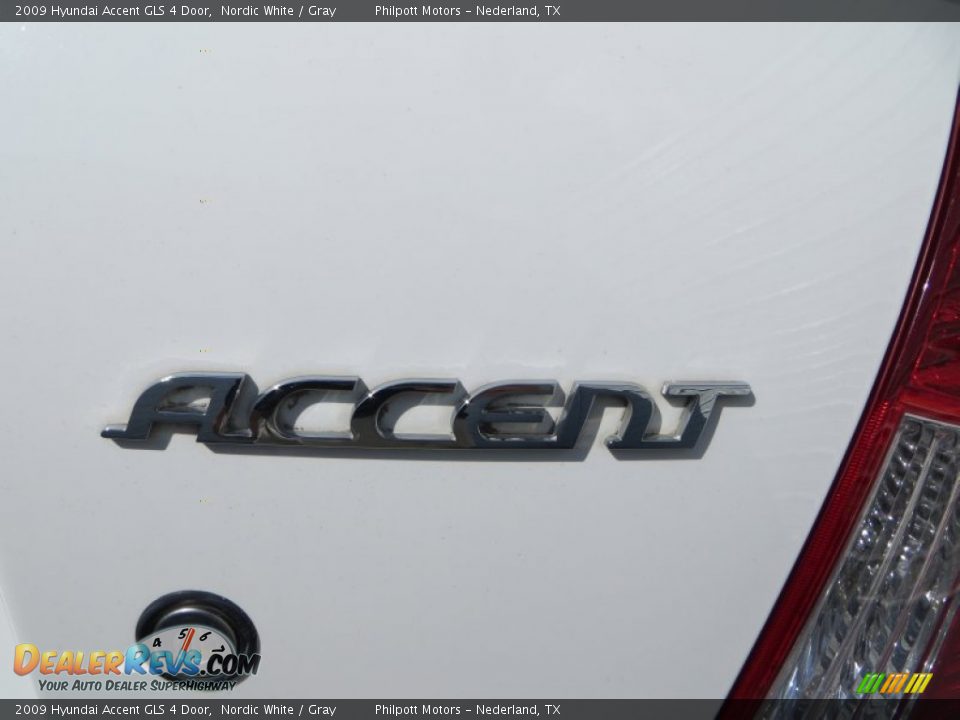 2009 Hyundai Accent GLS 4 Door Nordic White / Gray Photo #19