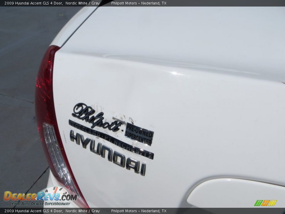 2009 Hyundai Accent GLS 4 Door Nordic White / Gray Photo #20