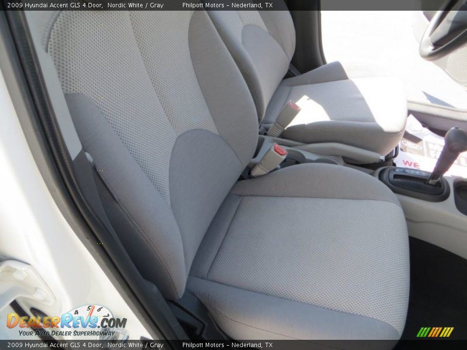 2009 Hyundai Accent GLS 4 Door Nordic White / Gray Photo #27