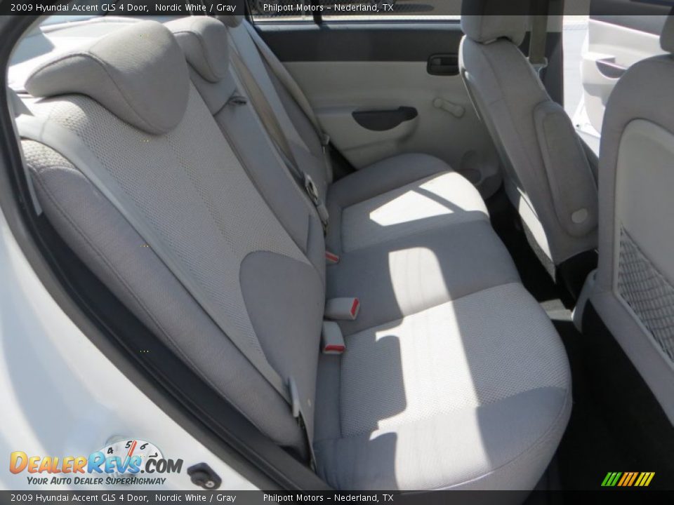 2009 Hyundai Accent GLS 4 Door Nordic White / Gray Photo #29