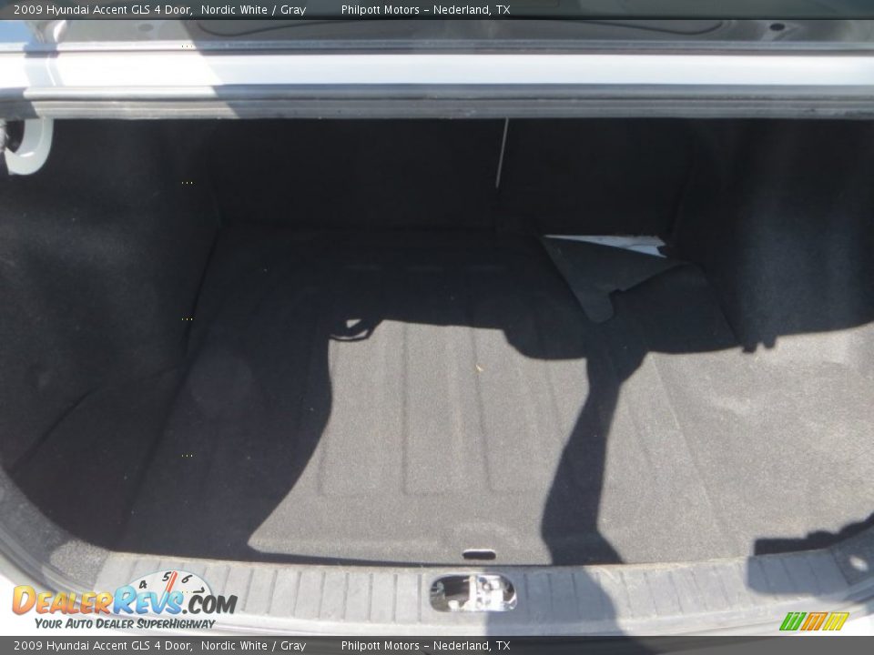 2009 Hyundai Accent GLS 4 Door Nordic White / Gray Photo #30
