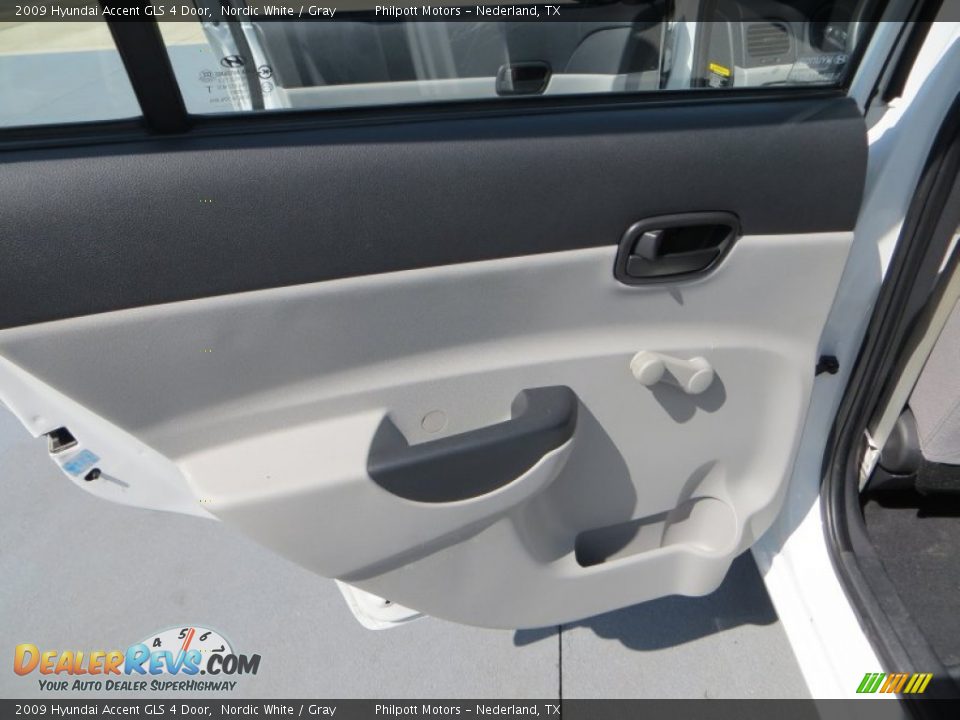 2009 Hyundai Accent GLS 4 Door Nordic White / Gray Photo #31