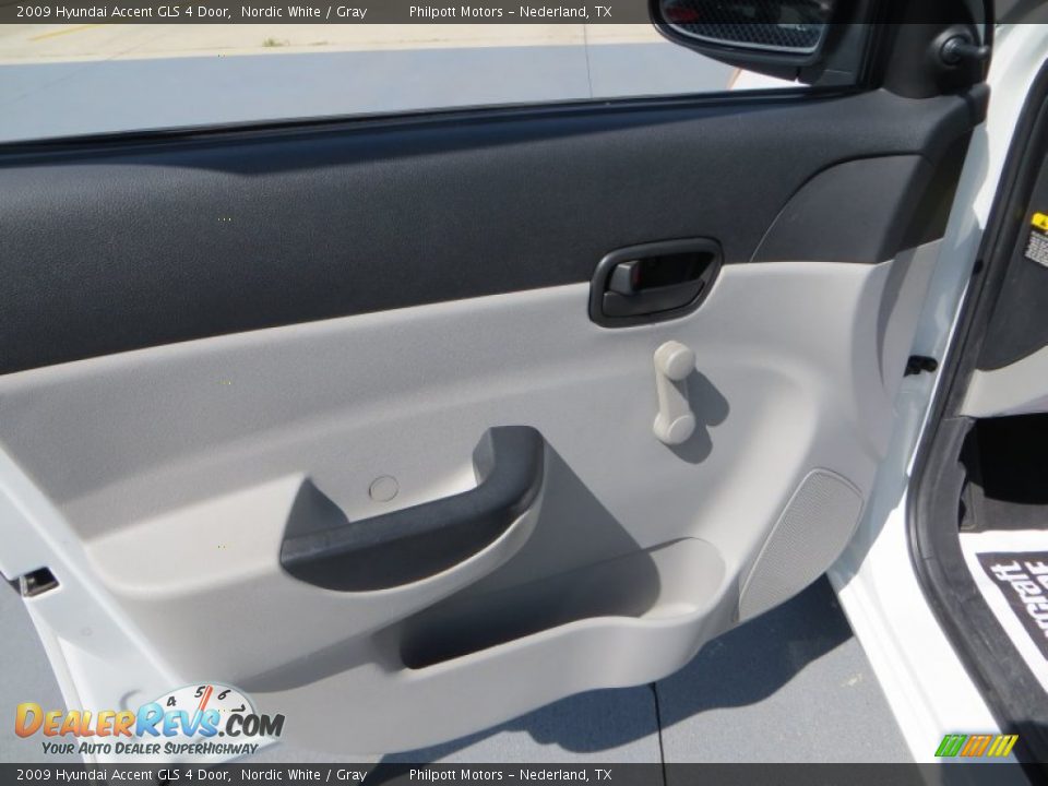 2009 Hyundai Accent GLS 4 Door Nordic White / Gray Photo #33