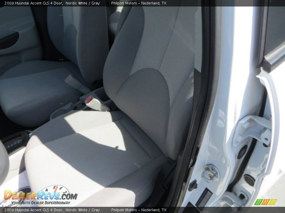 2009 Hyundai Accent GLS 4 Door Nordic White / Gray Photo #34