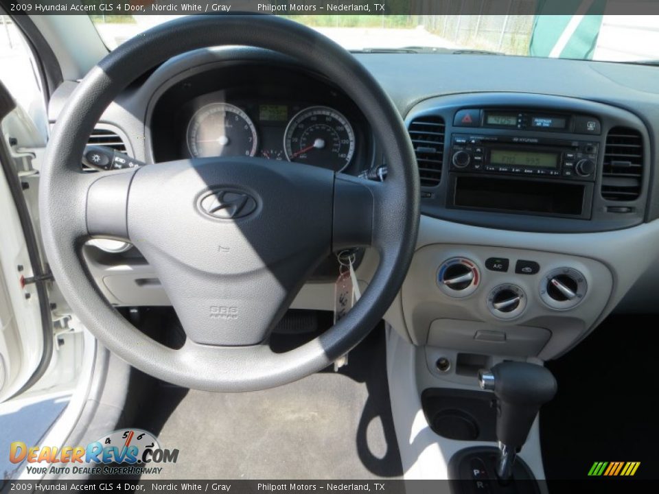 2009 Hyundai Accent GLS 4 Door Nordic White / Gray Photo #36