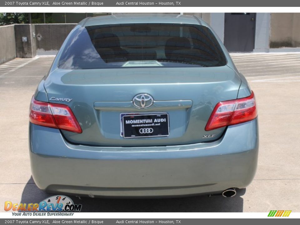 2007 Toyota Camry XLE Aloe Green Metallic / Bisque Photo #7