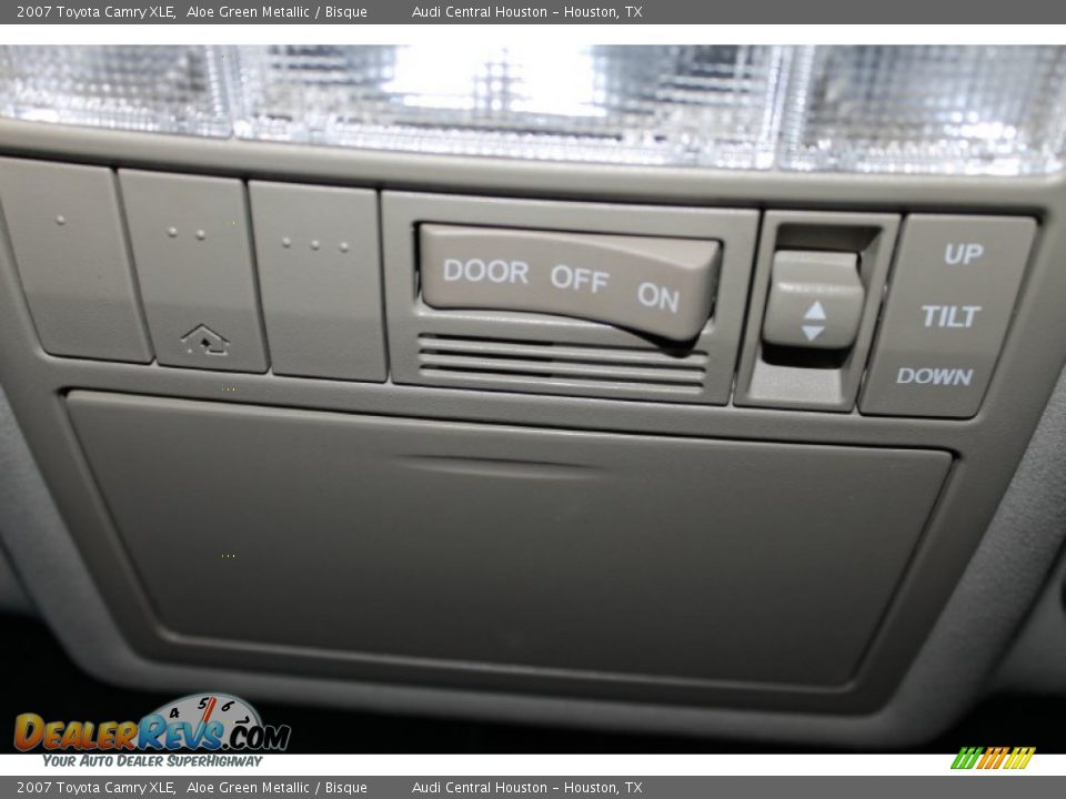 2007 Toyota Camry XLE Aloe Green Metallic / Bisque Photo #16