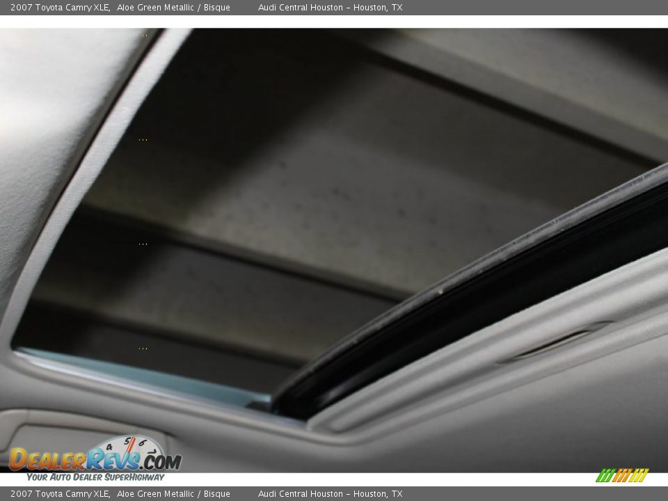 2007 Toyota Camry XLE Aloe Green Metallic / Bisque Photo #17