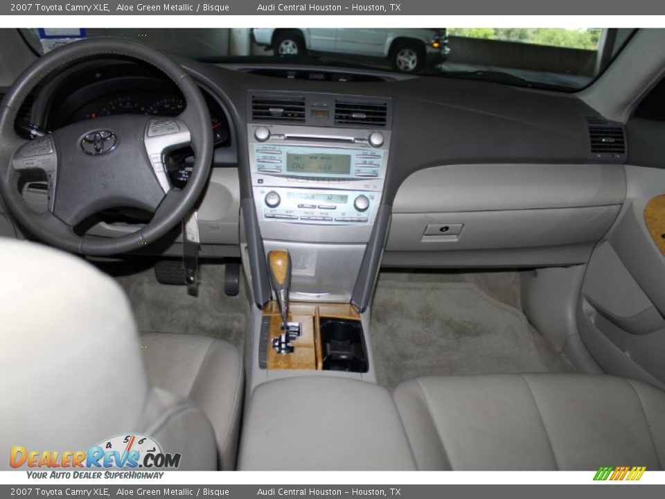 2007 Toyota Camry XLE Aloe Green Metallic / Bisque Photo #28