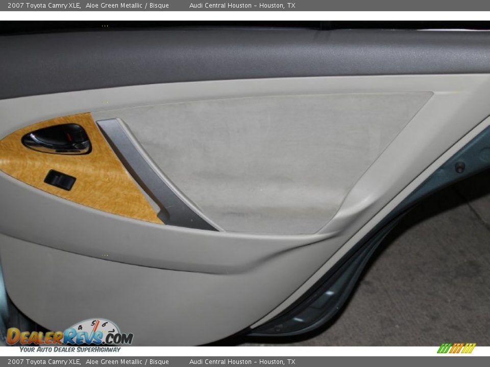 2007 Toyota Camry XLE Aloe Green Metallic / Bisque Photo #30