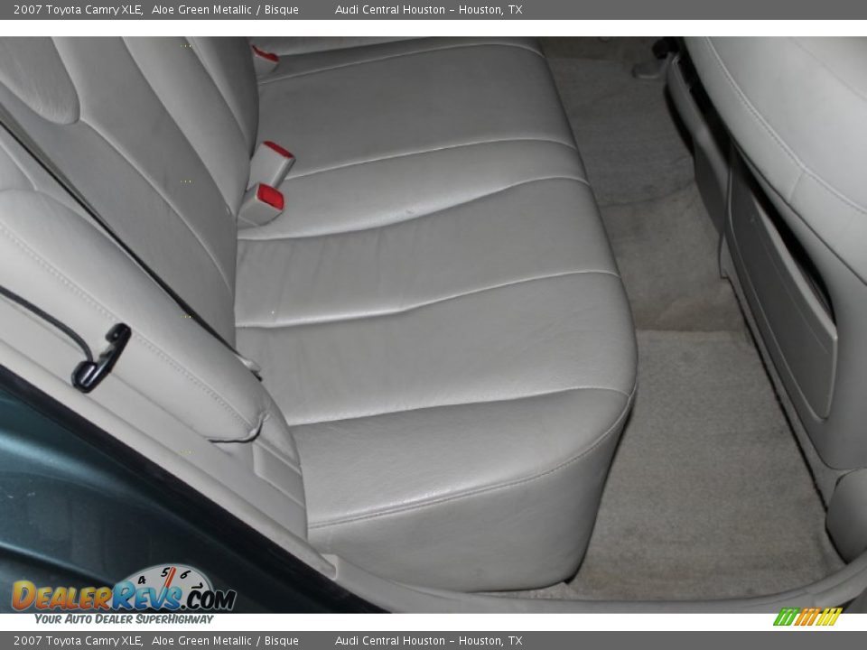 2007 Toyota Camry XLE Aloe Green Metallic / Bisque Photo #31