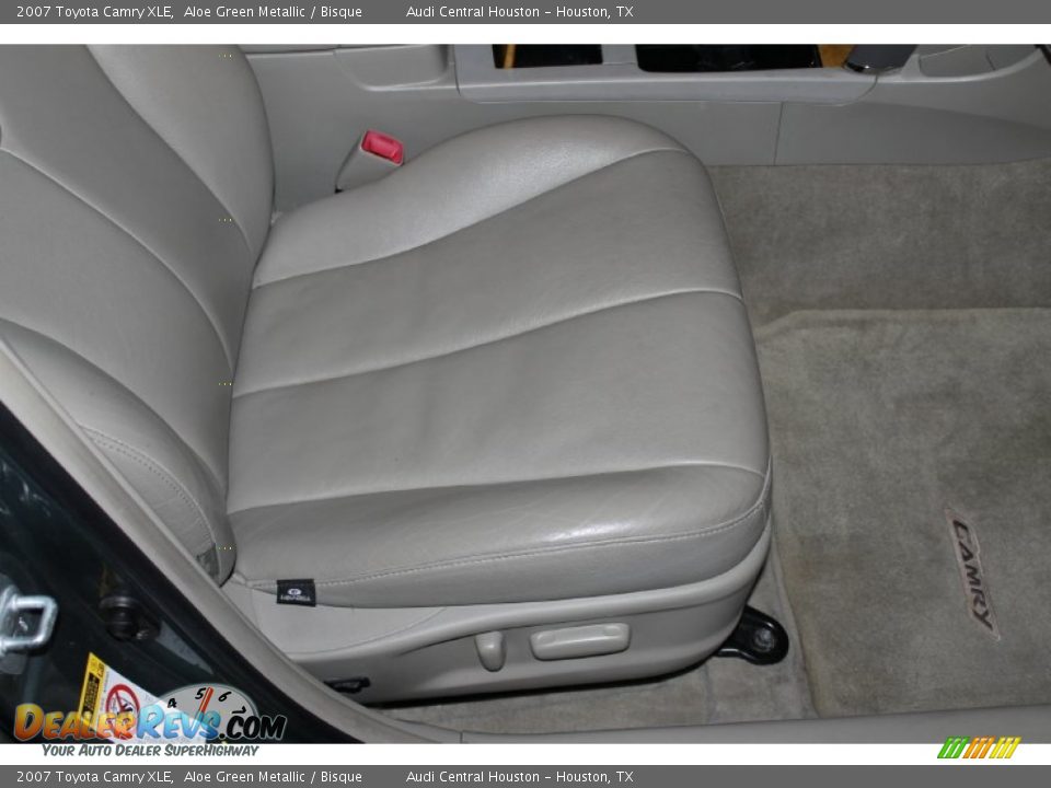 2007 Toyota Camry XLE Aloe Green Metallic / Bisque Photo #32