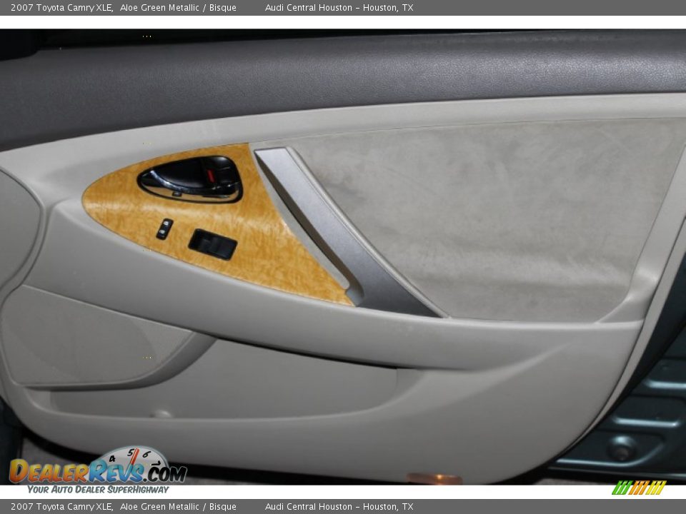 2007 Toyota Camry XLE Aloe Green Metallic / Bisque Photo #33