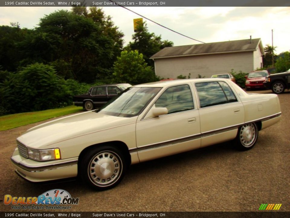 1996 Cadillac DeVille Sedan White / Beige Photo #1