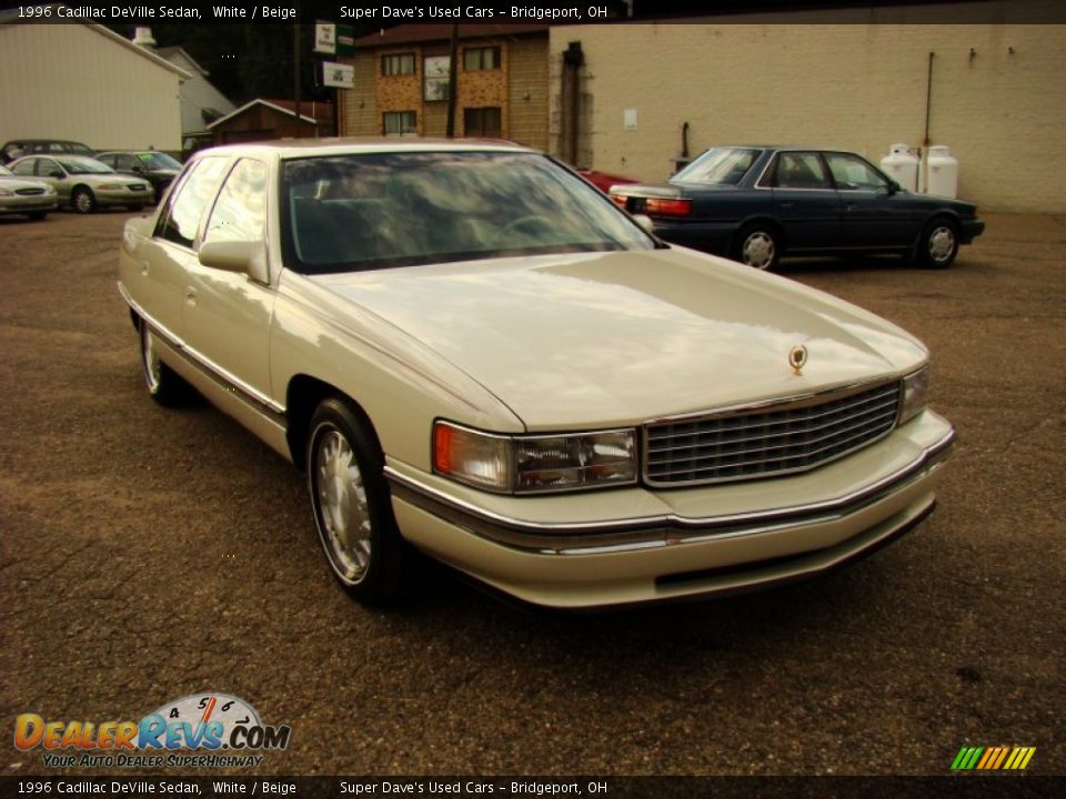 1996 Cadillac DeVille Sedan White / Beige Photo #10