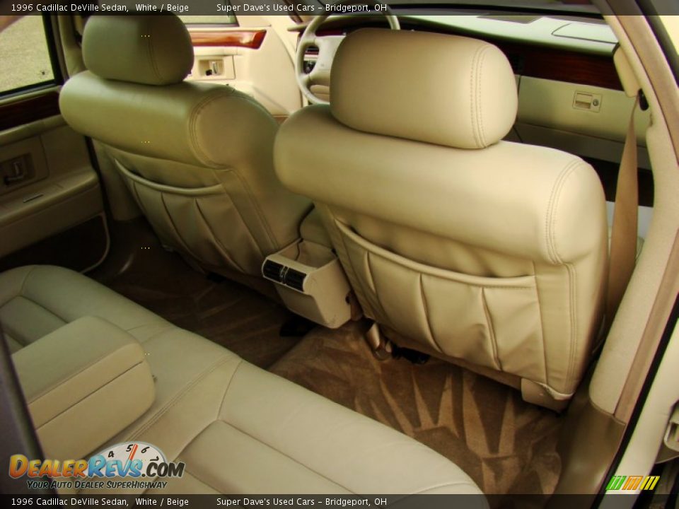 1996 Cadillac DeVille Sedan White / Beige Photo #21