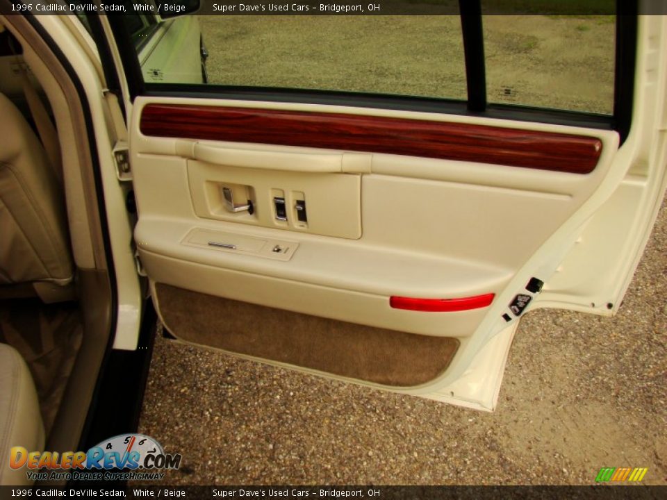 1996 Cadillac DeVille Sedan White / Beige Photo #22