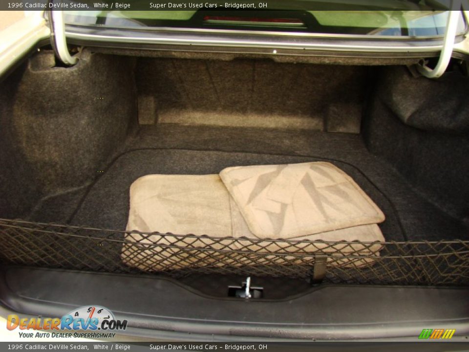 1996 Cadillac DeVille Sedan White / Beige Photo #25