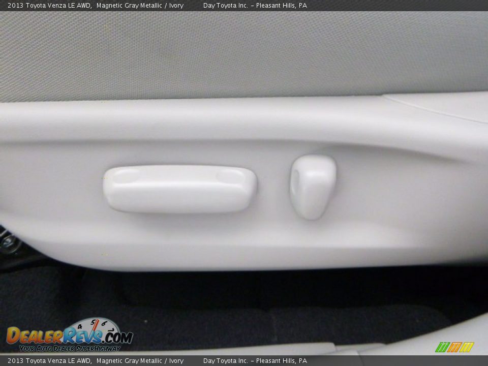 2013 Toyota Venza LE AWD Magnetic Gray Metallic / Ivory Photo #16