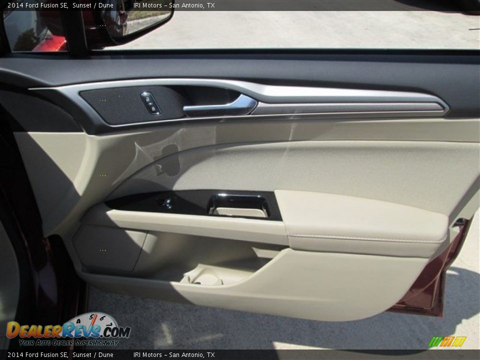 Door Panel of 2014 Ford Fusion SE Photo #8