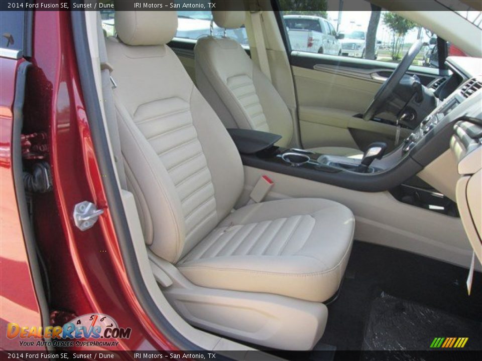 Front Seat of 2014 Ford Fusion SE Photo #9