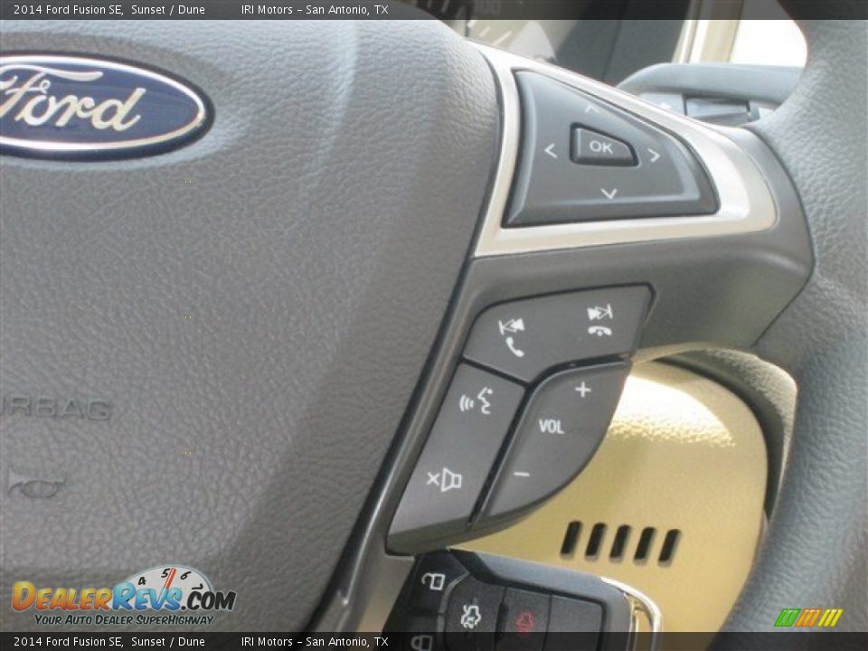Controls of 2014 Ford Fusion SE Photo #15