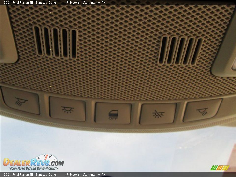 Controls of 2014 Ford Fusion SE Photo #20