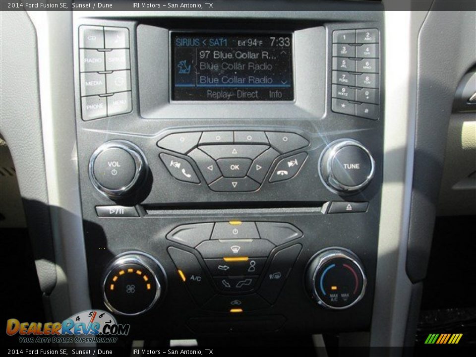 Controls of 2014 Ford Fusion SE Photo #21