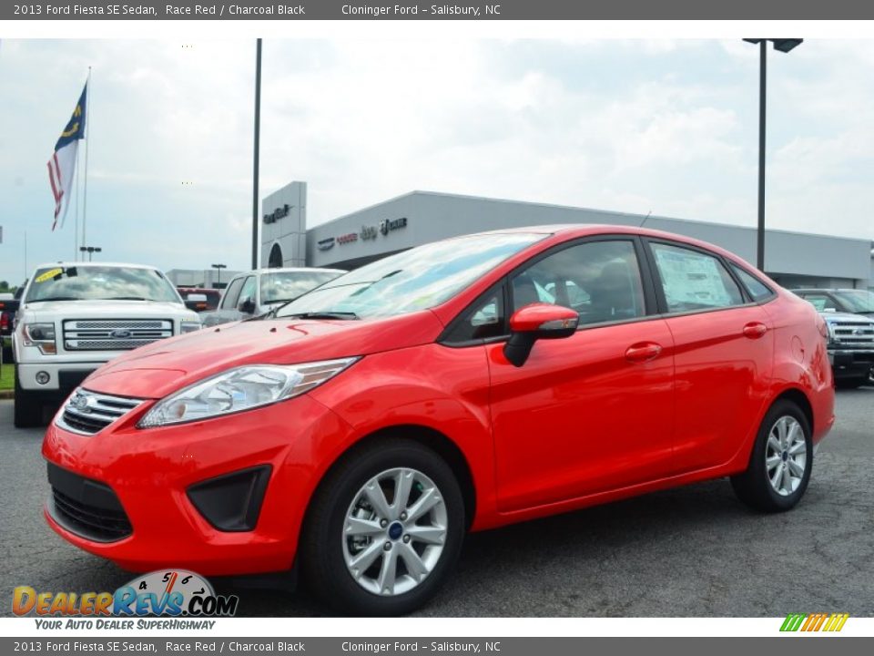 2013 Ford Fiesta SE Sedan Race Red / Charcoal Black Photo #3